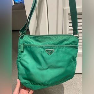 100% Authentic Vintage Nylon Green Tessuto Messenger Crossbody Bag